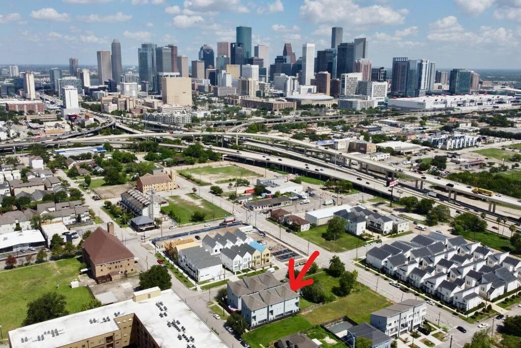 Skyline Views - Sleeps 10 Home Near Downtown Houston Exterior photo